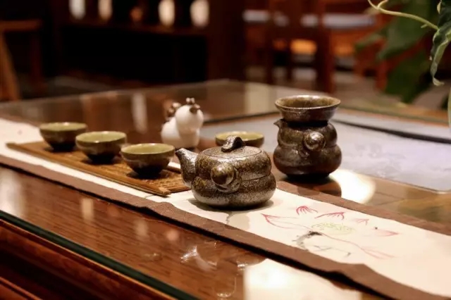 水（shuǐ）雨軒茶台 紅木家具（jù）